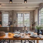 Design Loft With Private Parking شقة *