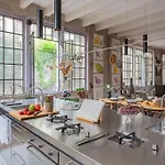 Design Loft With Private Parking شقة كومو