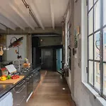 Design Loft With Private Parking