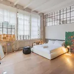 Design Loft With Private Parking كومو