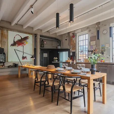 Design Loft With Private Parking