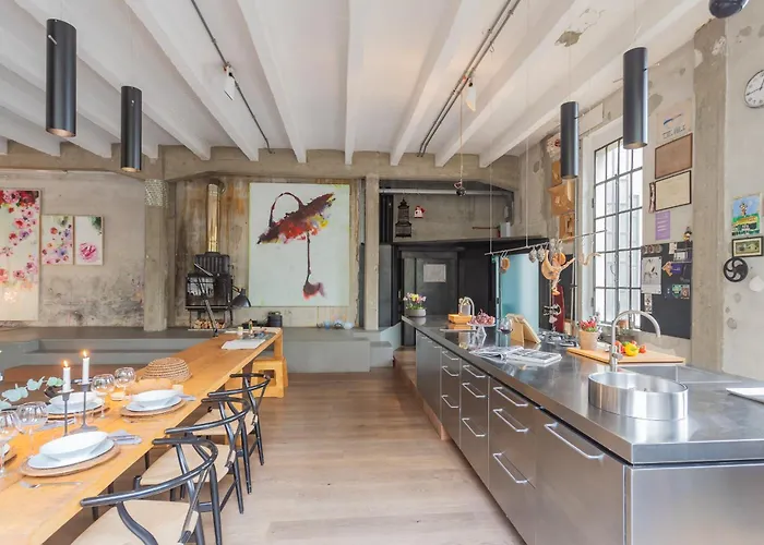 Design Loft With Private Parking