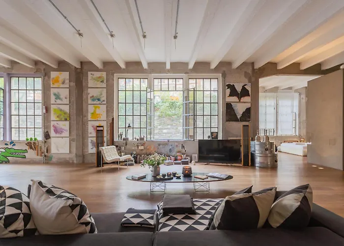 Design Loft With Private Parking Como