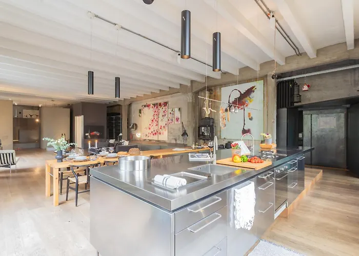 Design Loft With Private Parking *