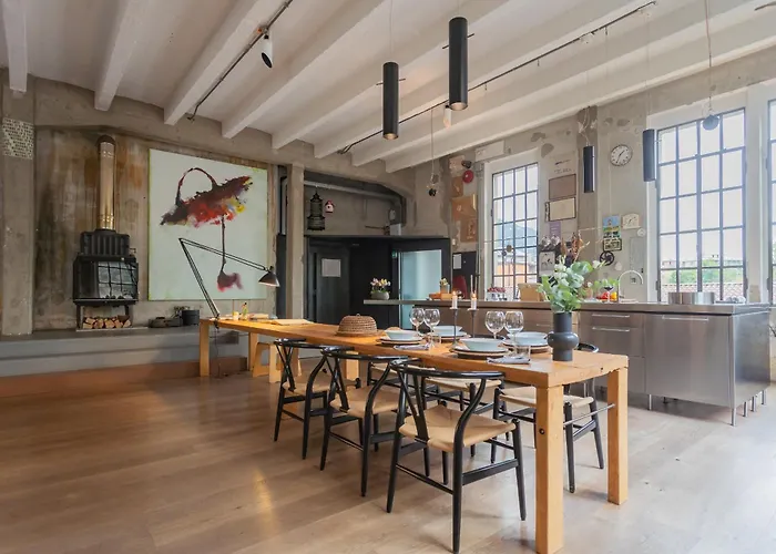 Design Loft With Private Parking