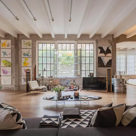 Design Loft With Private Parking Como