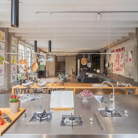 Design Loft With Private Parking Como