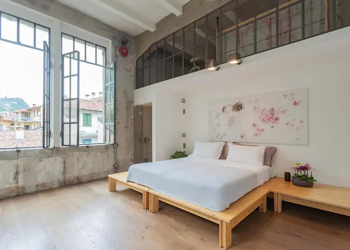 Design Loft With Private Parking * Como