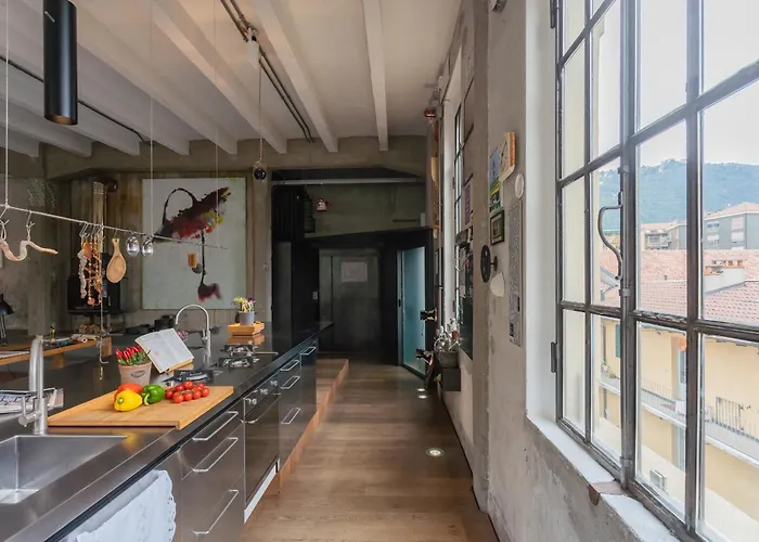 Design Loft With Private Parking