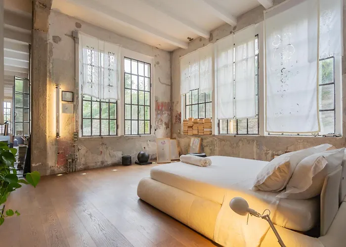 Design Loft With Private Parking Apartment Como