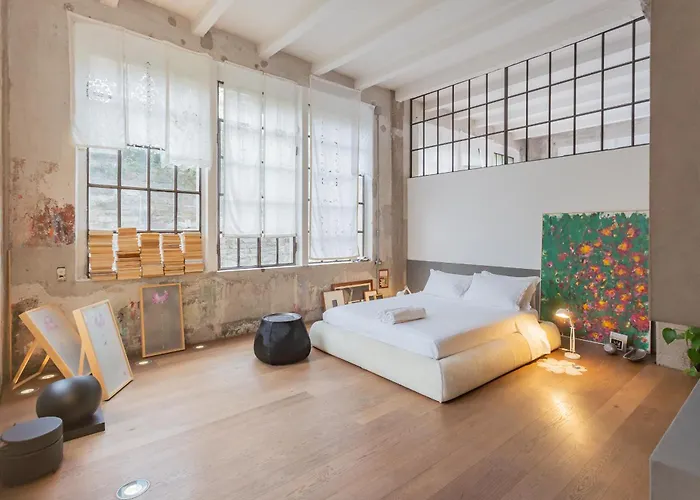 Design Loft With Private Parking Como